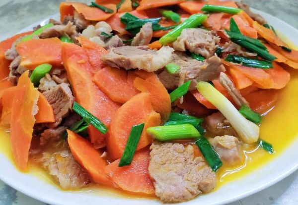 萝卜炒肉怎么炒好吃_萝卜炒肉用焯水吗