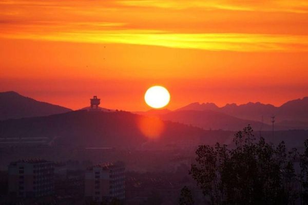 太阳为什么是红色的_太阳升起时的颜色变化