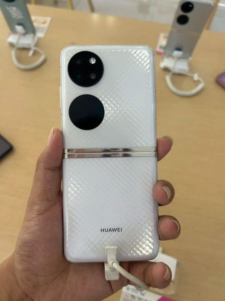 华为新款折叠手机值得买吗_价格配置对比