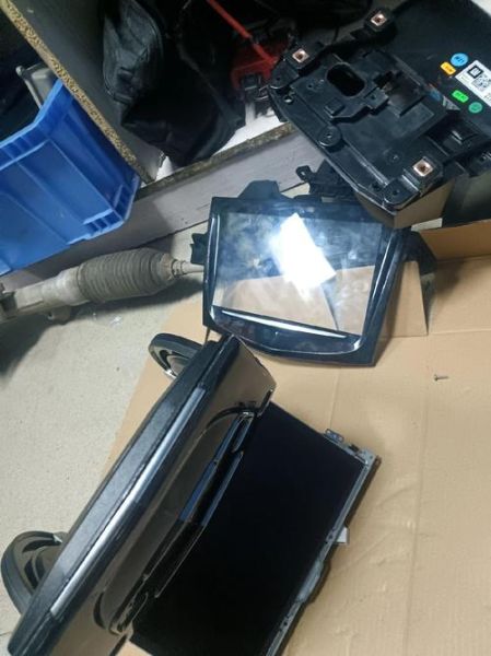 手机触摸屏失灵怎么办_触摸屏局部没反应怎么修