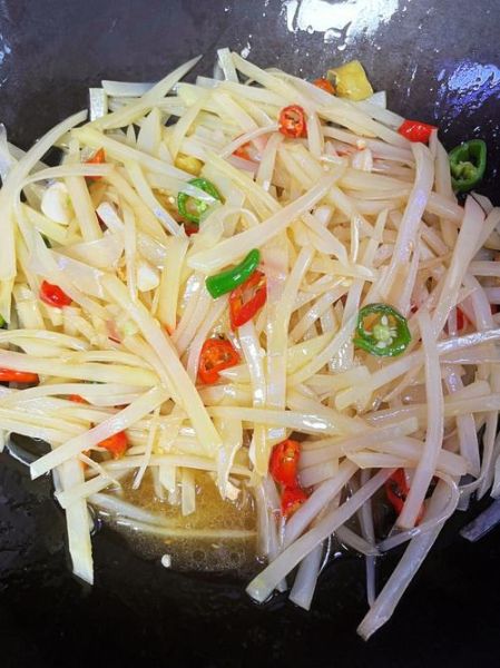 炒土豆丝怎么炒才脆_家常土豆丝做法步骤