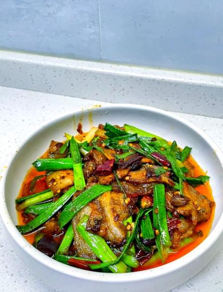 蒜苗回锅肉怎么做_回锅肉先煮还是先炒