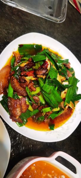 蒜苗回锅肉怎么做_回锅肉先煮还是先炒