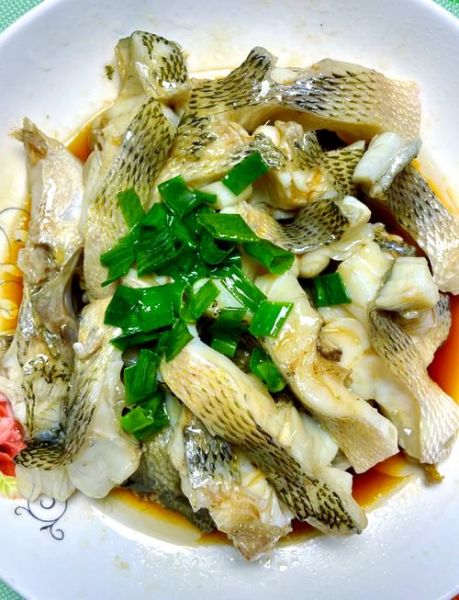 清蒸鲈鱼怎么做_清蒸鲈鱼蒸几分钟才嫩