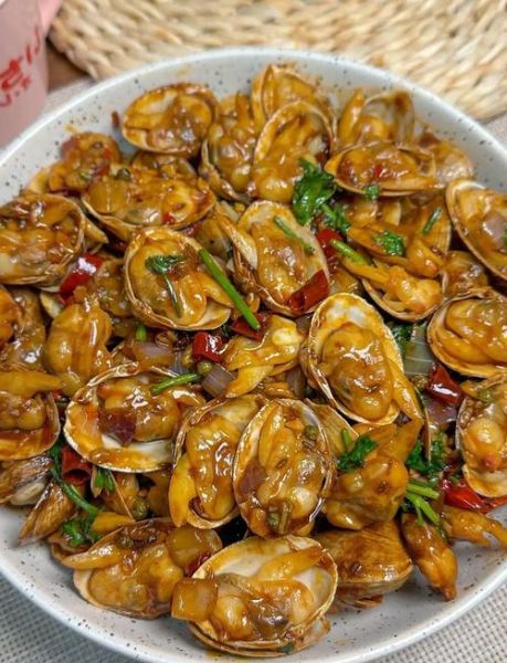 花蚬子怎么做好吃_花蚬子焯水还是直接炒