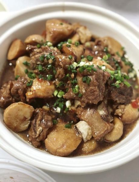 芋头烧排骨怎么做_芋头烧排骨要焯水吗