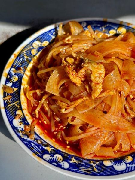 家庭自制擀面皮怎么做_擀面皮怎么和面才筋道