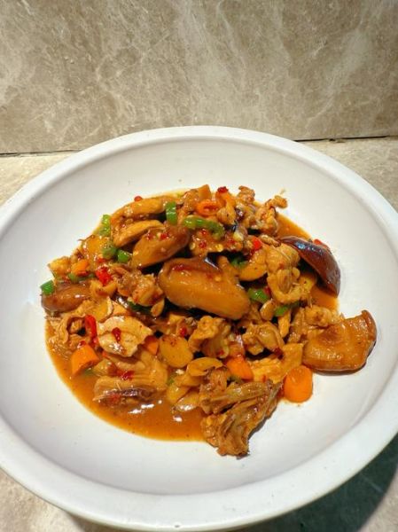 香菇炒鸡块怎么做好吃_香菇炒鸡块家常做法