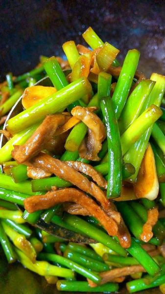 蒜苗炒肉怎么做_家常做法步骤详解