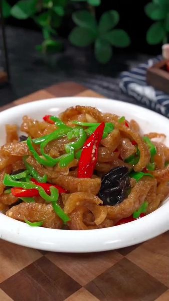 红烧猪皮怎么做好吃_家常红烧猪皮的做法窍门