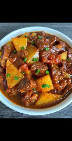 土豆炖牛肉怎么做_土豆炖牛肉的家常做法