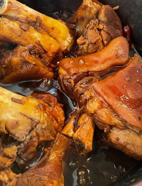 扒肘子怎么做才软糯_家庭版不翻车秘诀