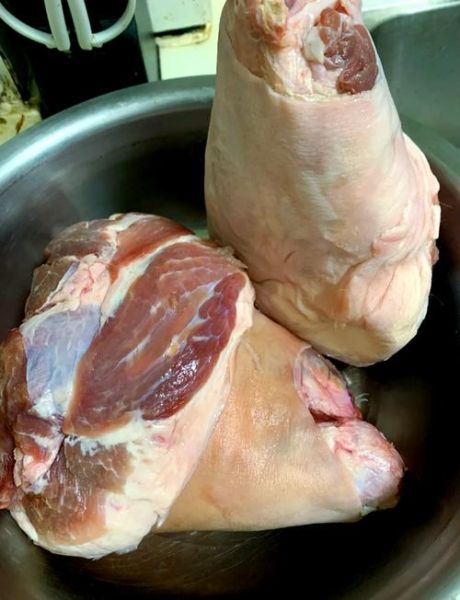 家庭炖肘子怎么做_肘子焯水用冷水还是热水