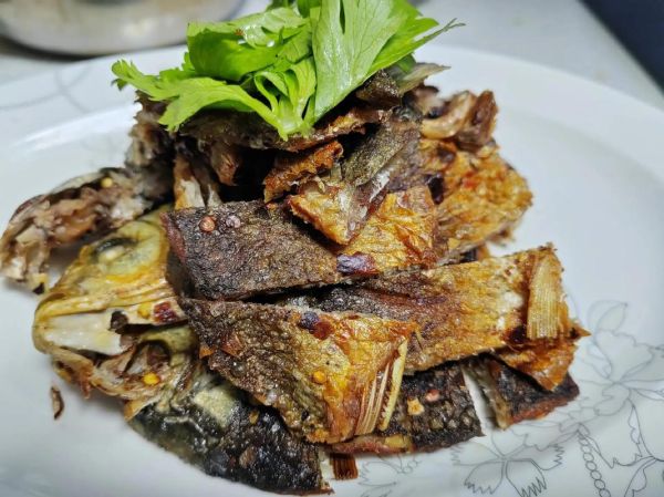 干烧鲫鱼怎么做_干烧鲫鱼家常做法