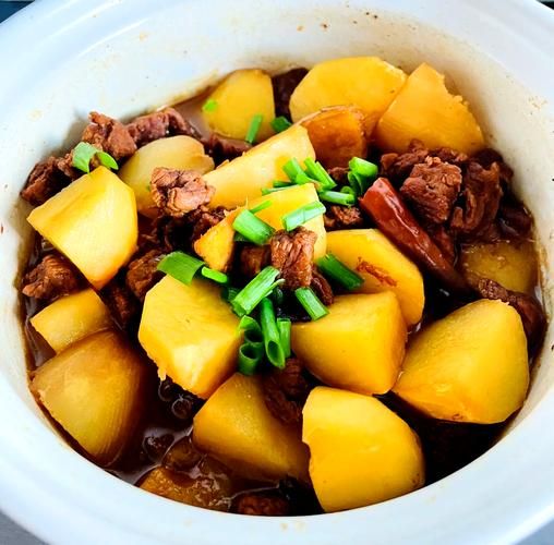 土豆烧牛肉怎么做_家常土豆烧牛肉简单做法
