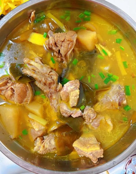 老鸭汤怎么炖好喝又营养_老鸭汤的家常做法步骤