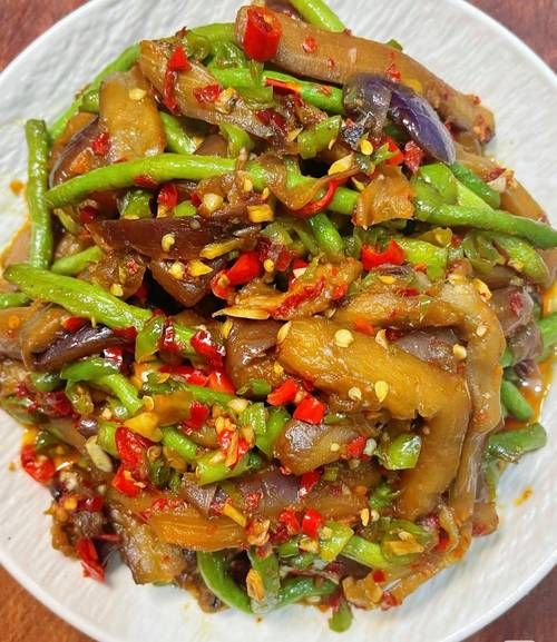 茄子烧豆角怎么做好吃_茄子烧豆角家常做法