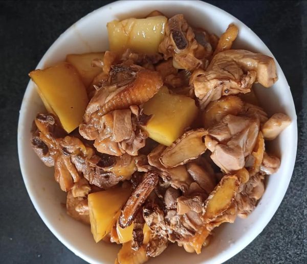 鸡块炖土豆的家常做法_鸡块炖土豆怎么做好吃