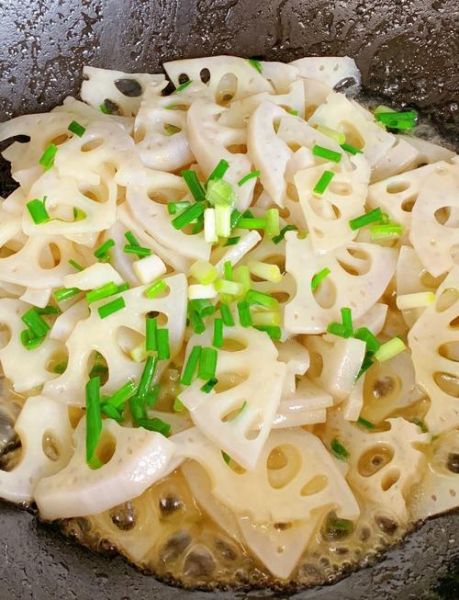 猪肉炒藕片怎么炒好吃_藕片要不要焯水