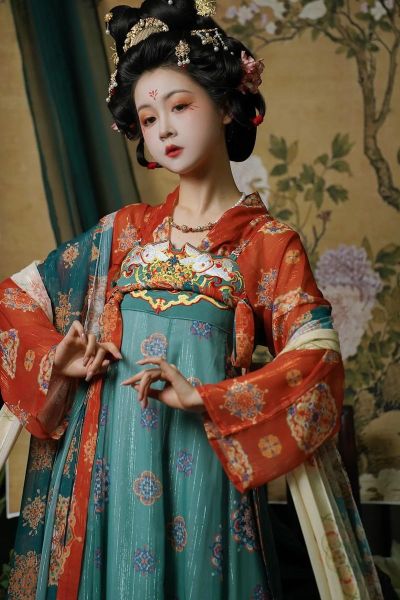 唐朝服饰名称有哪些_唐朝女性穿什么衣服