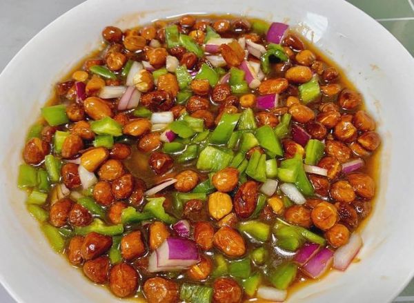 凉拌花生米怎么做_凉拌花生米要不要焯水