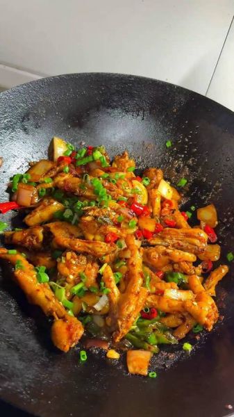 干锅鸡爪怎么做_干锅鸡爪为什么先炸后卤