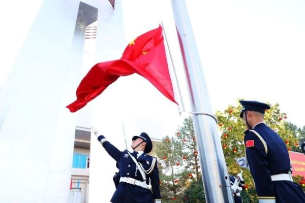 挥动国旗的正确姿势_升旗仪式注意事项