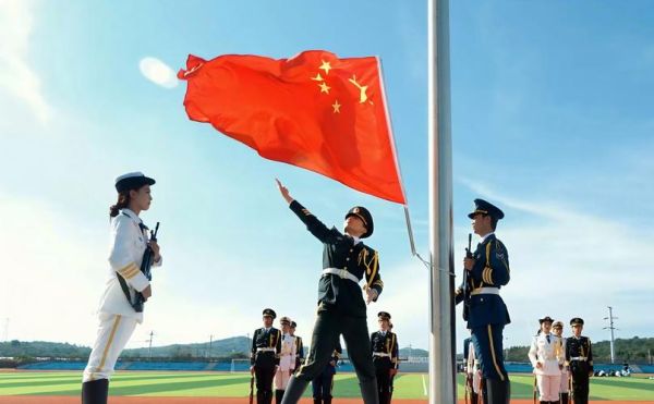 挥动国旗的正确姿势_升旗仪式注意事项