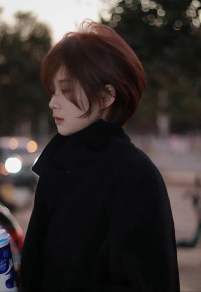 什么脸型适合短发_方脸女生适合什么发型