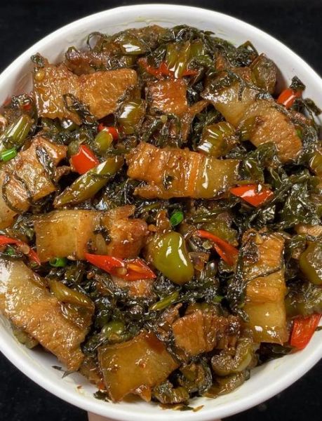 酸菜炒肉怎么做_酸菜炒肉先炒酸菜还是先炒肉