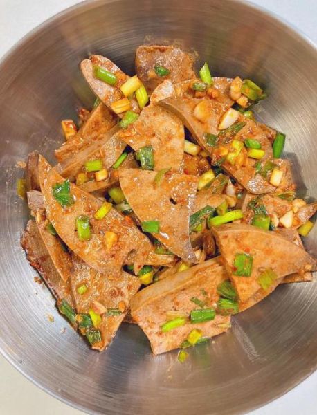 凉拌猪肝怎么做不腥_家常凉拌猪肝的做法窍门