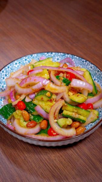 拌洋葱怎么做好吃_家常洋葱拌法步骤