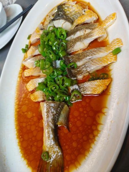 清蒸鱼怎么做才鲜嫩_清蒸鱼的做法步骤详解