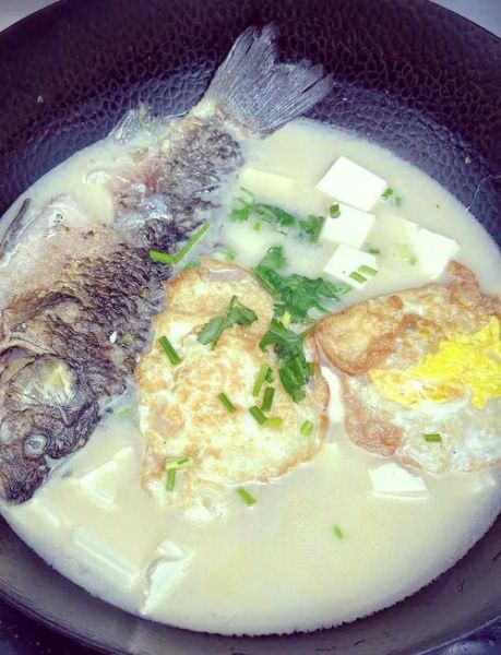 鲫鱼汤怎么做才白_鲫鱼汤正宗做法