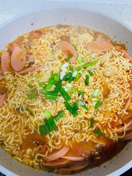 泡面怎么煮才好吃_泡面煮几分钟最佳