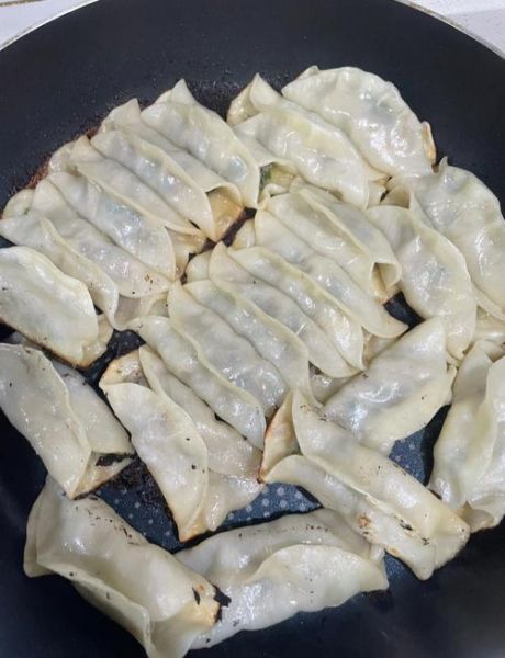 锅贴怎么做才酥脆_锅贴和面用冷水还是热水