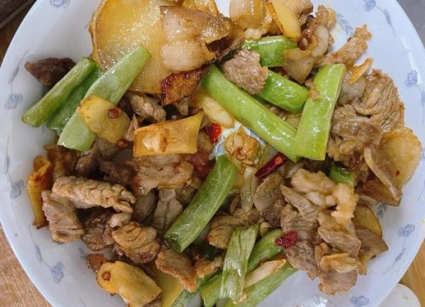 土豆回锅肉怎么做好吃_家常做法步骤详解