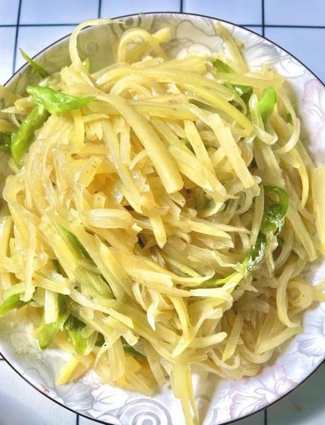青椒土豆丝怎么炒才脆_家常土豆丝做法步骤