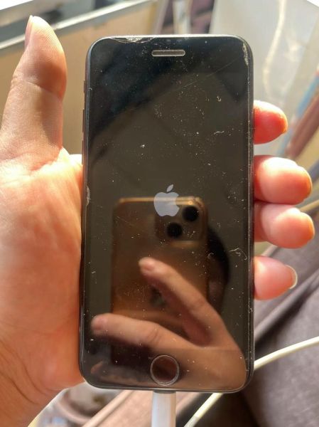 苹果手机开机一直显示苹果标志怎么办_卡在白苹果无法进入系统