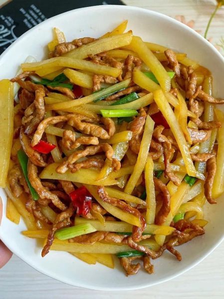 土豆丝炒肉怎么做_土豆丝炒肉的家常做法