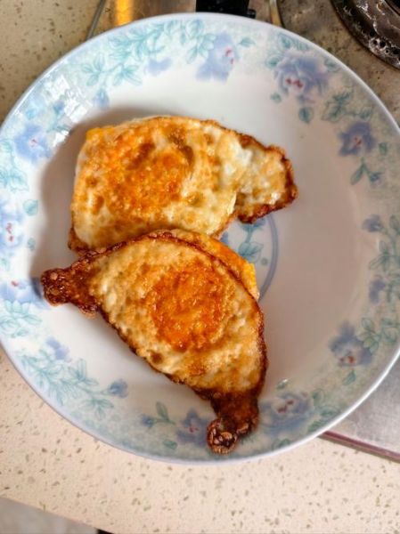 煎鸡蛋怎么不粘锅_煎鸡蛋需要几分钟