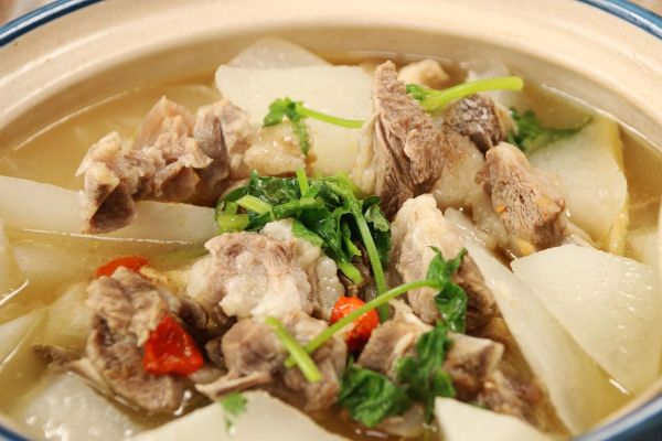 羊肉炖胡萝卜怎么做_羊肉炖胡萝卜的家常做法