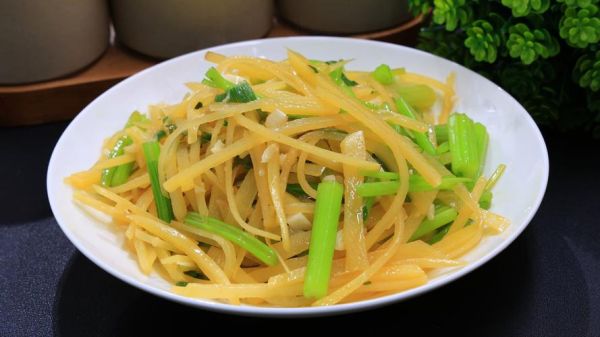 芹菜炒土豆丝怎么炒才脆_芹菜炒土豆丝家常做法