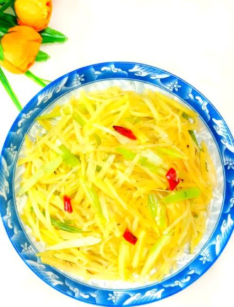 芹菜炒土豆丝怎么炒才脆_芹菜炒土豆丝家常做法