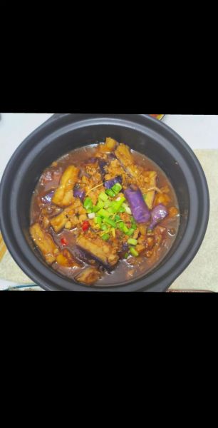 肉末茄子煲怎么做_茄子煲不吸油技巧