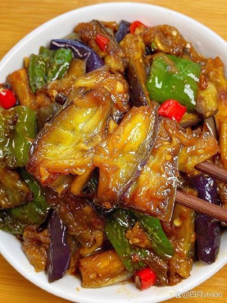 茄子炒辣椒怎么做_家常茄子炒辣椒窍门