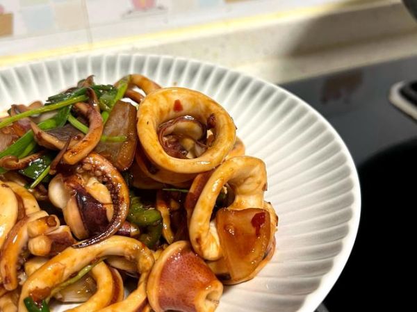 鱿鱼怎么炒才嫩_家常鱿鱼做法步骤