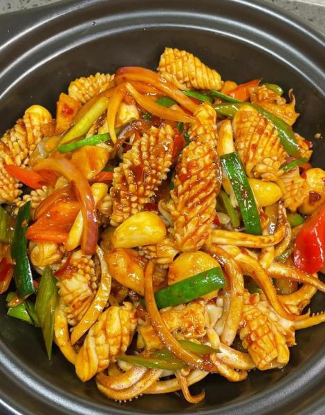 家常爆炒鱿鱼怎么做好吃_爆炒鱿鱼焯水还是直接炒