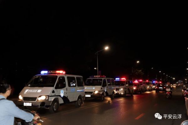 警车有哪些类型_警车为什么用蓝红警灯