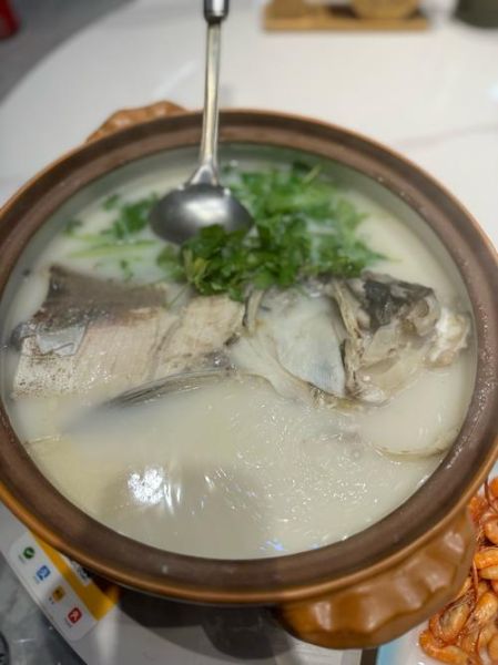 鱼头汤怎么做才白_鱼头汤的家常做法
